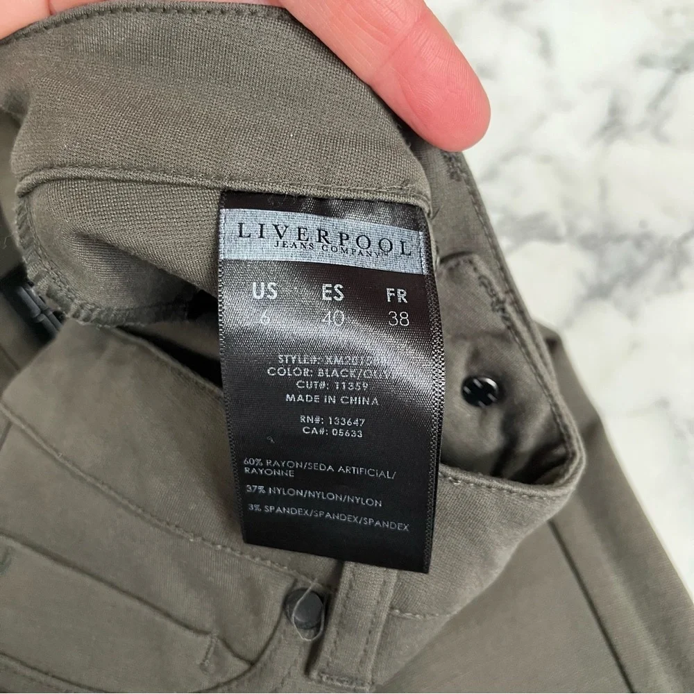Stitchfix Liverpool olive green button front ponte knit skinny pants size 6